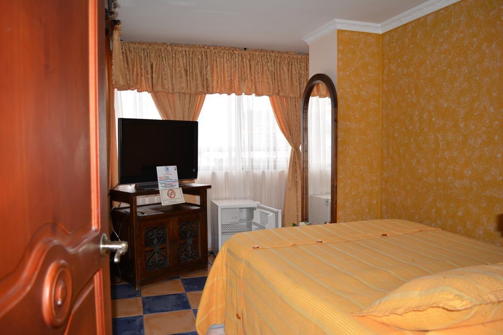 Hotel Casa Colonial Santa Rosa De Cabal Ruang foto