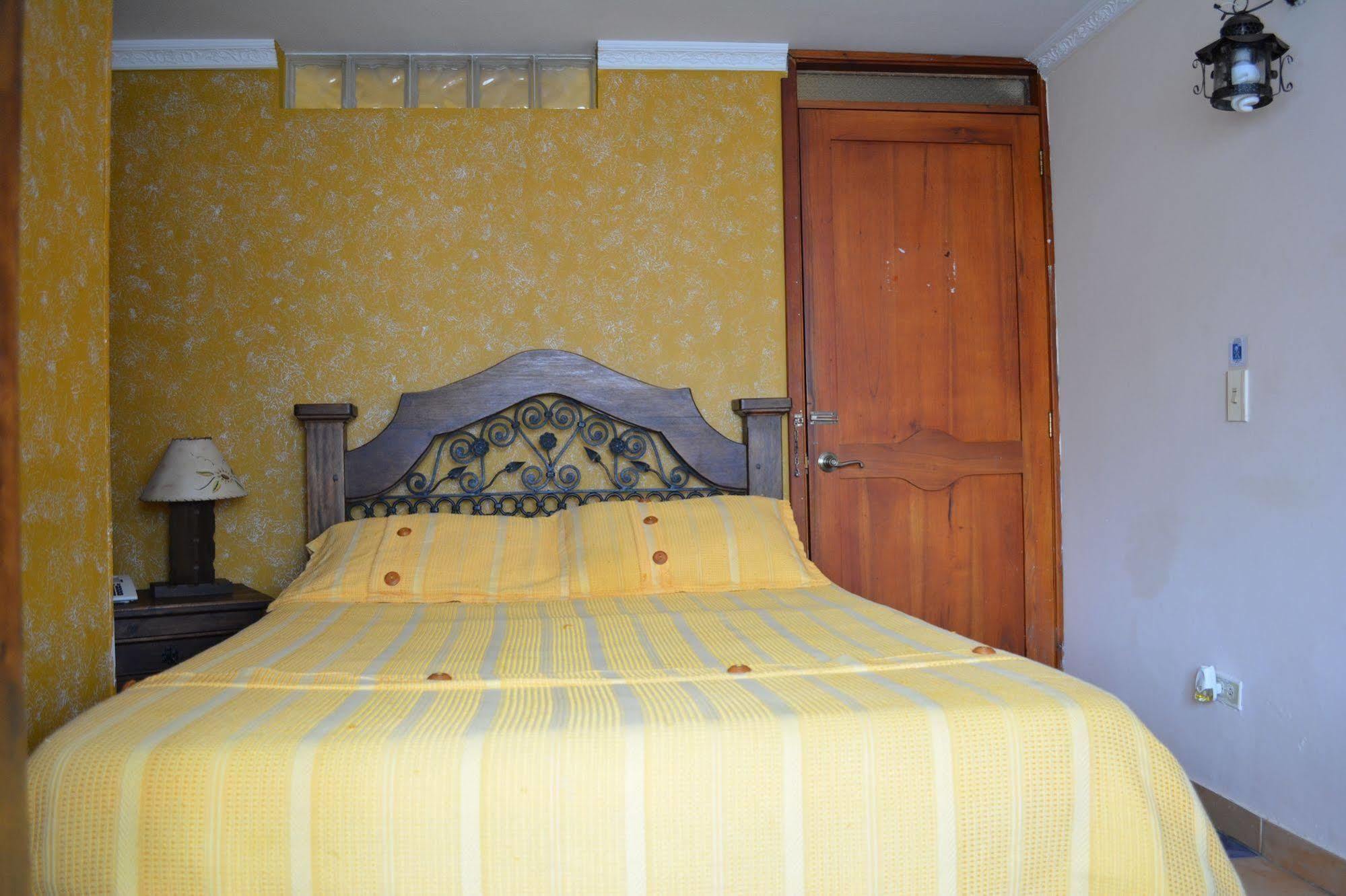 Hotel Casa Colonial Santa Rosa De Cabal Bagian luar foto