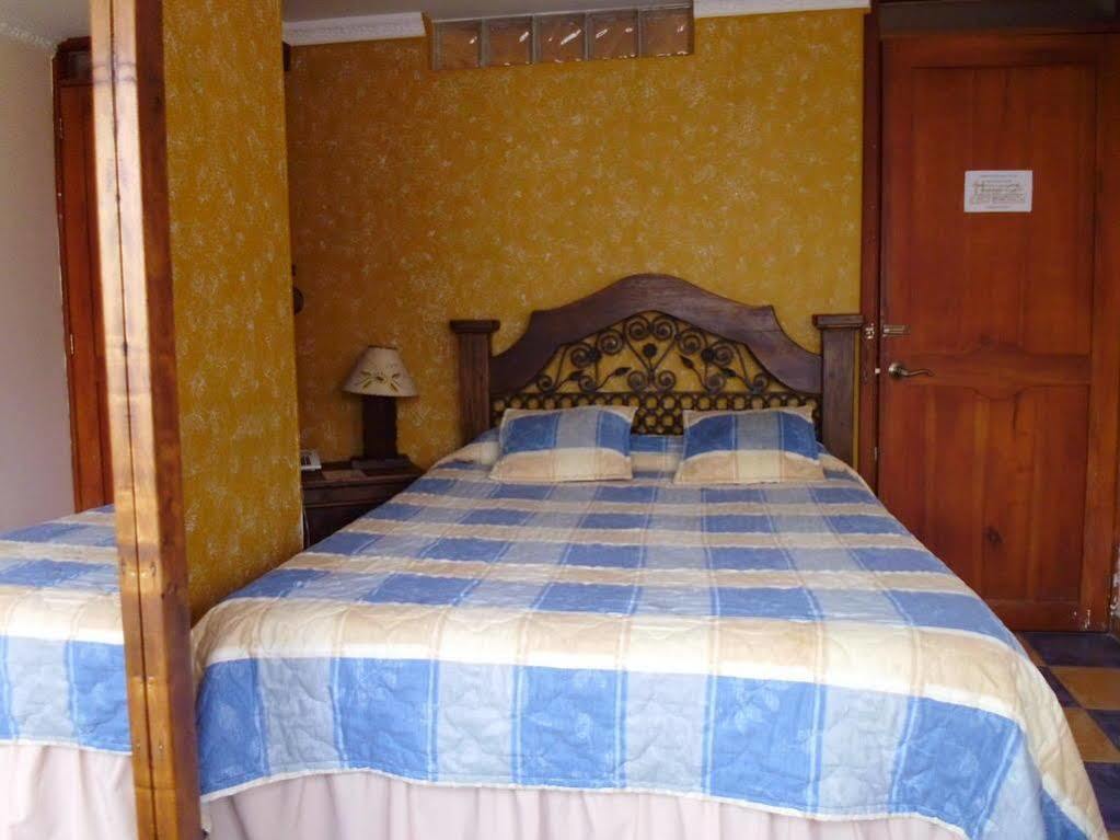Hotel Casa Colonial Santa Rosa De Cabal Bagian luar foto